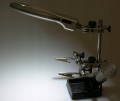 Stacja lutownicza / stanowisko lutownicze - "trzecia ręka" z lupą 90 mm i podświetleniem 2 x LED.   Warszawa,  Sklep Numizmatyczny:  www.sklepnumizmatyczny.eu